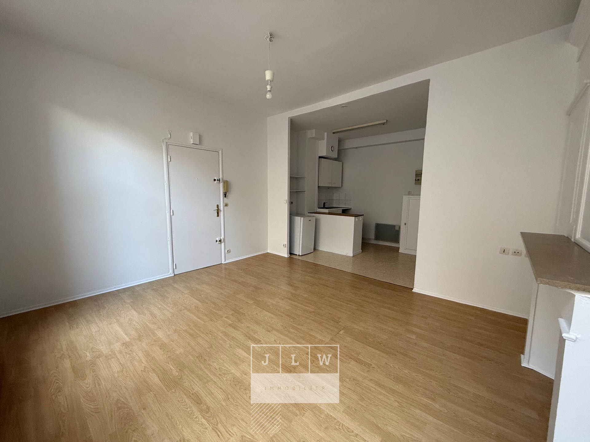 Iak ll152 vieux lille studio non meuble de 2837m Photo 3 - JLW Immobilier
