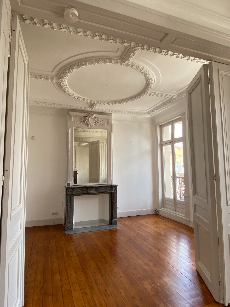 Ihw sr123  lille t3 non meuble de 97 78m place sebastopol Photo 1 - JLW Immobilier