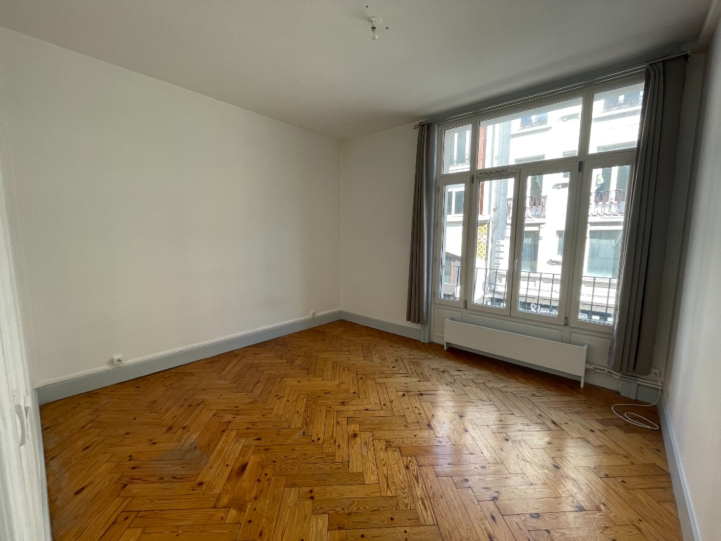 Ref  ila ll 152 hyper centre t3 avec parking de 7758m Photo 1 - JLW Immobilier