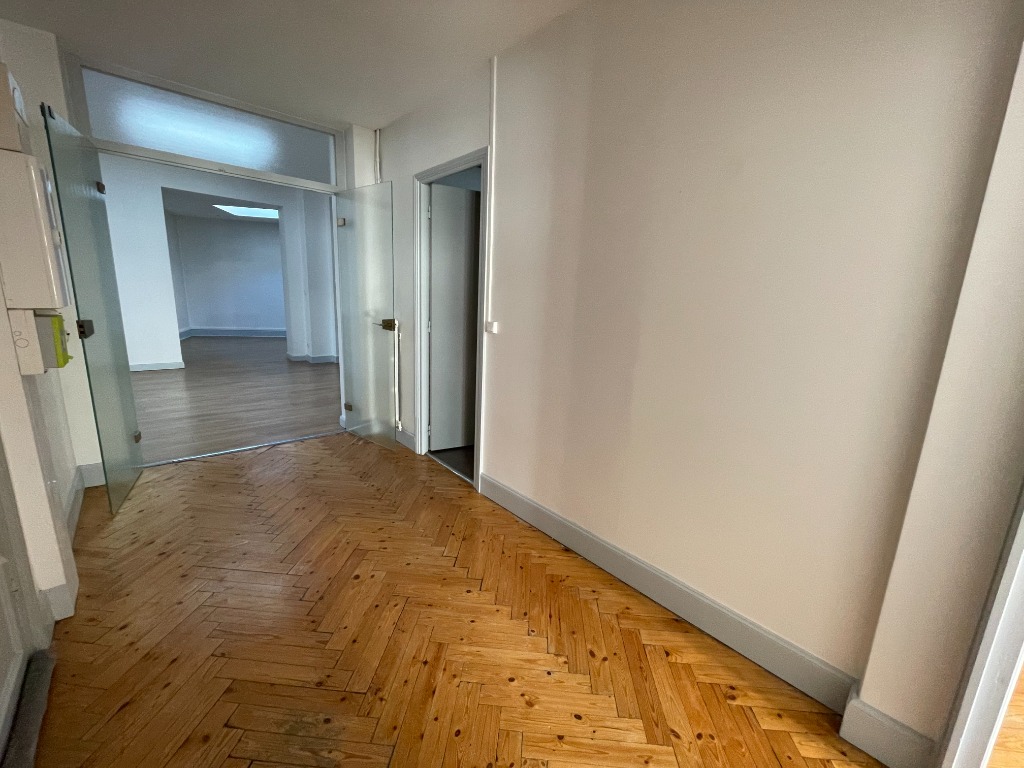 Ref  ila ll 152 hyper centre t3 avec parking de 7758m Photo 5 - JLW Immobilier