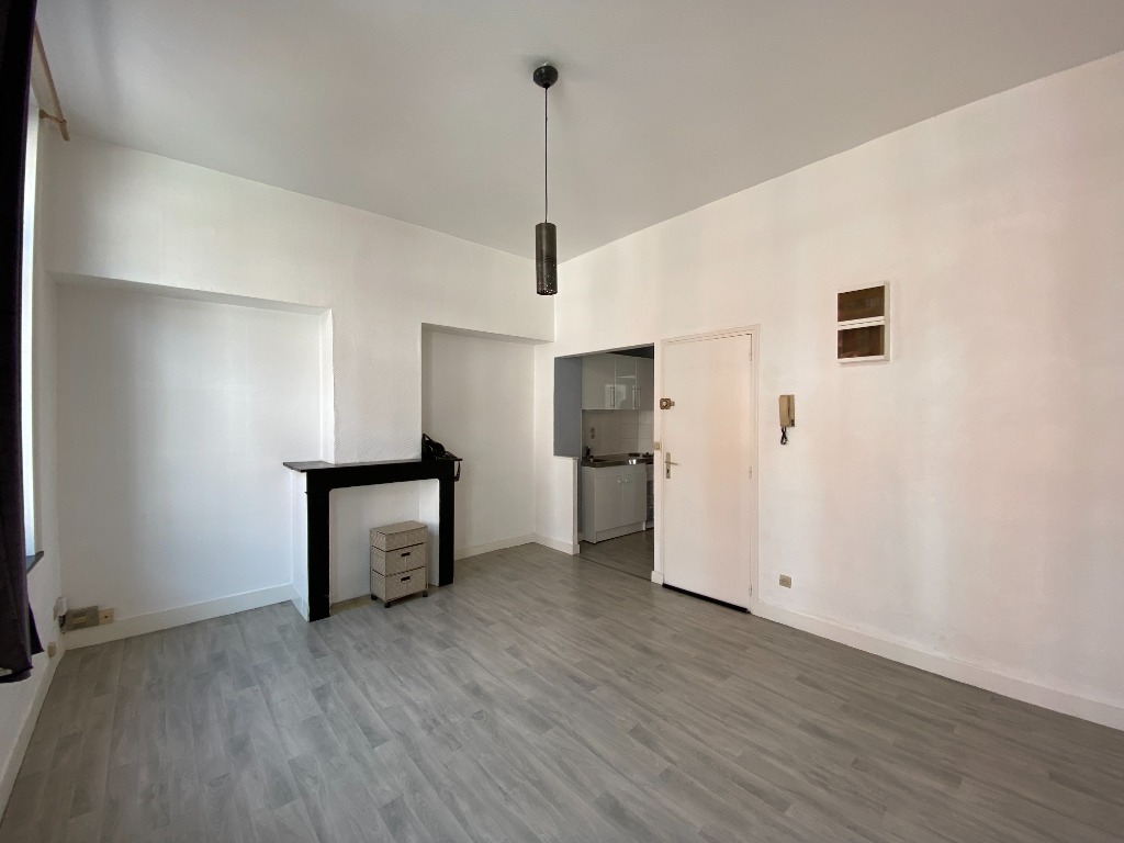 Ins ll152 lille repu 2 pieces non meuble de 4164m Photo 2 - JLW Immobilier Ins ll152 lille repu 2 pieces non meuble de 4164m Photo 2 - JLW Immobilier