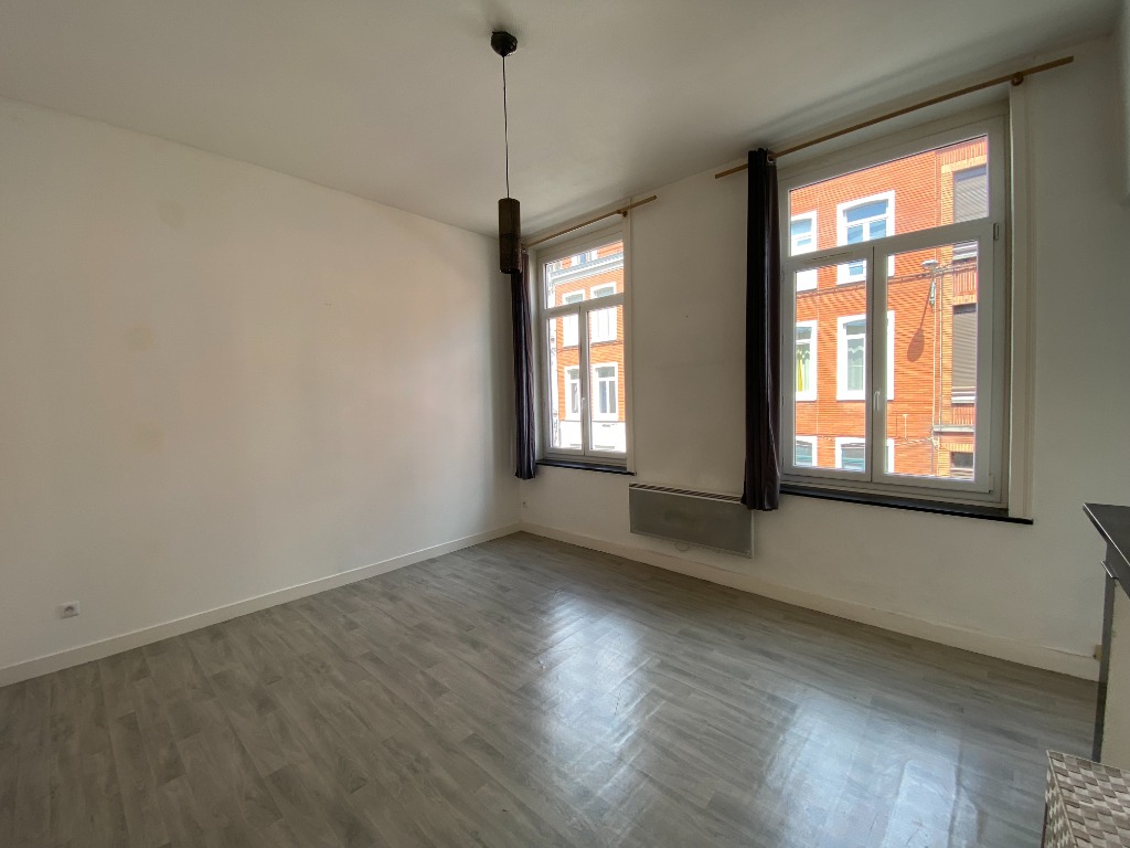 Ins ll152 lille repu 2 pieces non meuble de 4164m Photo 3 - JLW Immobilier Ins ll152 lille repu 2 pieces non meuble de 4164m Photo 3 - JLW Immobilier