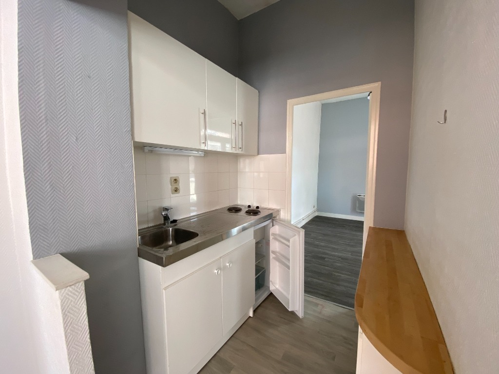 Ins ll152 lille repu 2 pieces non meuble de 4164m Photo 4 - JLW Immobilier Ins ll152 lille repu 2 pieces non meuble de 4164m Photo 4 - JLW Immobilier