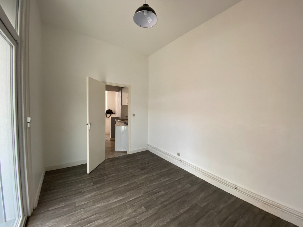 Ins ll152 lille repu 2 pieces non meuble de 4164m Photo 5 - JLW Immobilier Ins ll152 lille repu 2 pieces non meuble de 4164m Photo 5 - JLW Immobilier