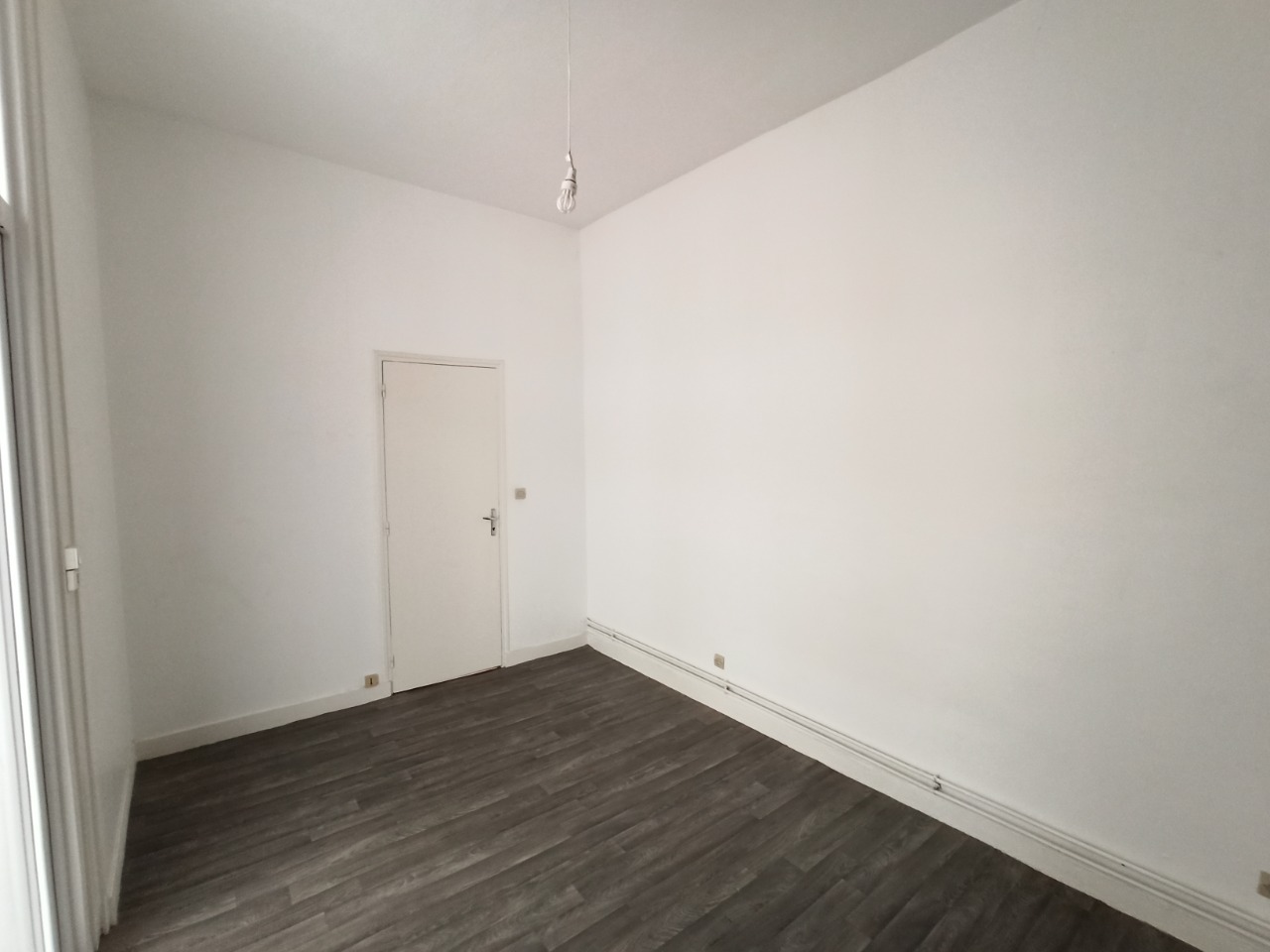 Ins ll152 lille repu 2 pieces non meuble de 4164m Photo 6 - JLW Immobilier Ins ll152 lille repu 2 pieces non meuble de 4164m Photo 6 - JLW Immobilier