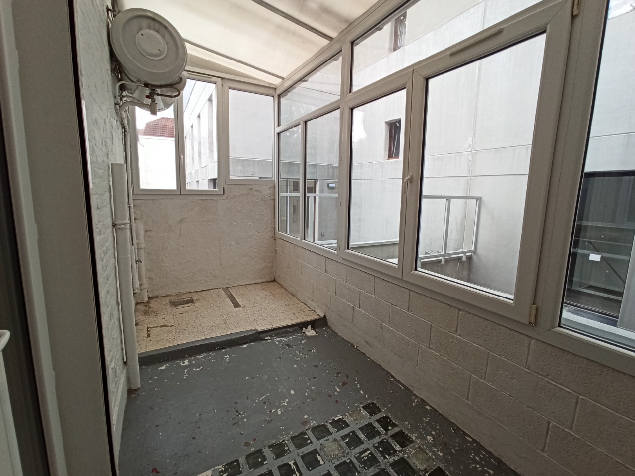 Ins ll152 lille repu 2 pieces non meuble de 4164m Photo 8 - JLW Immobilier Ins ll152 lille repu 2 pieces non meuble de 4164m Photo 8 - JLW Immobilier