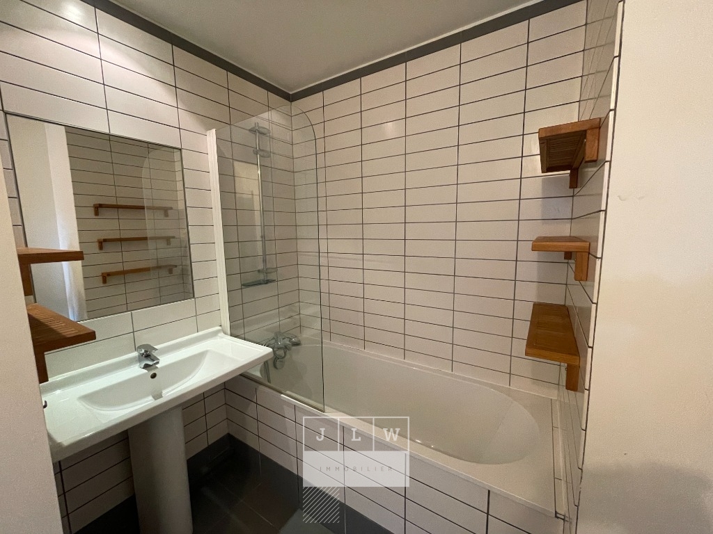 Ire ll152 vieux lille t2 meuble de 5967m avec parking Photo 6 - JLW Immobilier