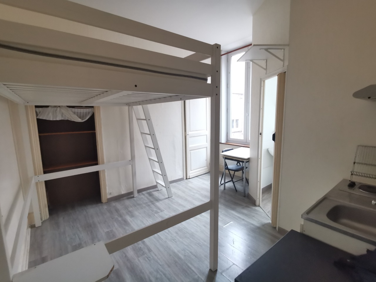 Lille saint michel studio renove non meuble de 1497m Photo 3 - JLW Immobilier
