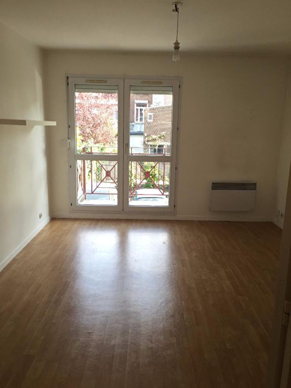 Lille studio non meuble avec parking et balcon  Photo 1 - JLW Immobilier