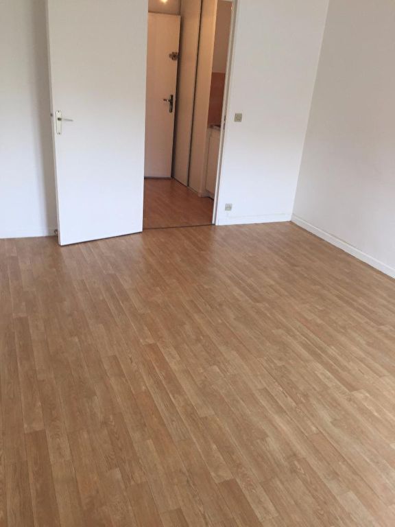Lille studio non meuble avec parking et balcon  Photo 4 - JLW Immobilier