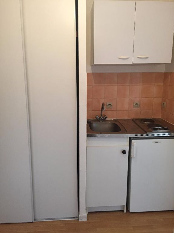 Lille studio non meuble avec parking et balcon  Photo 5 - JLW Immobilier