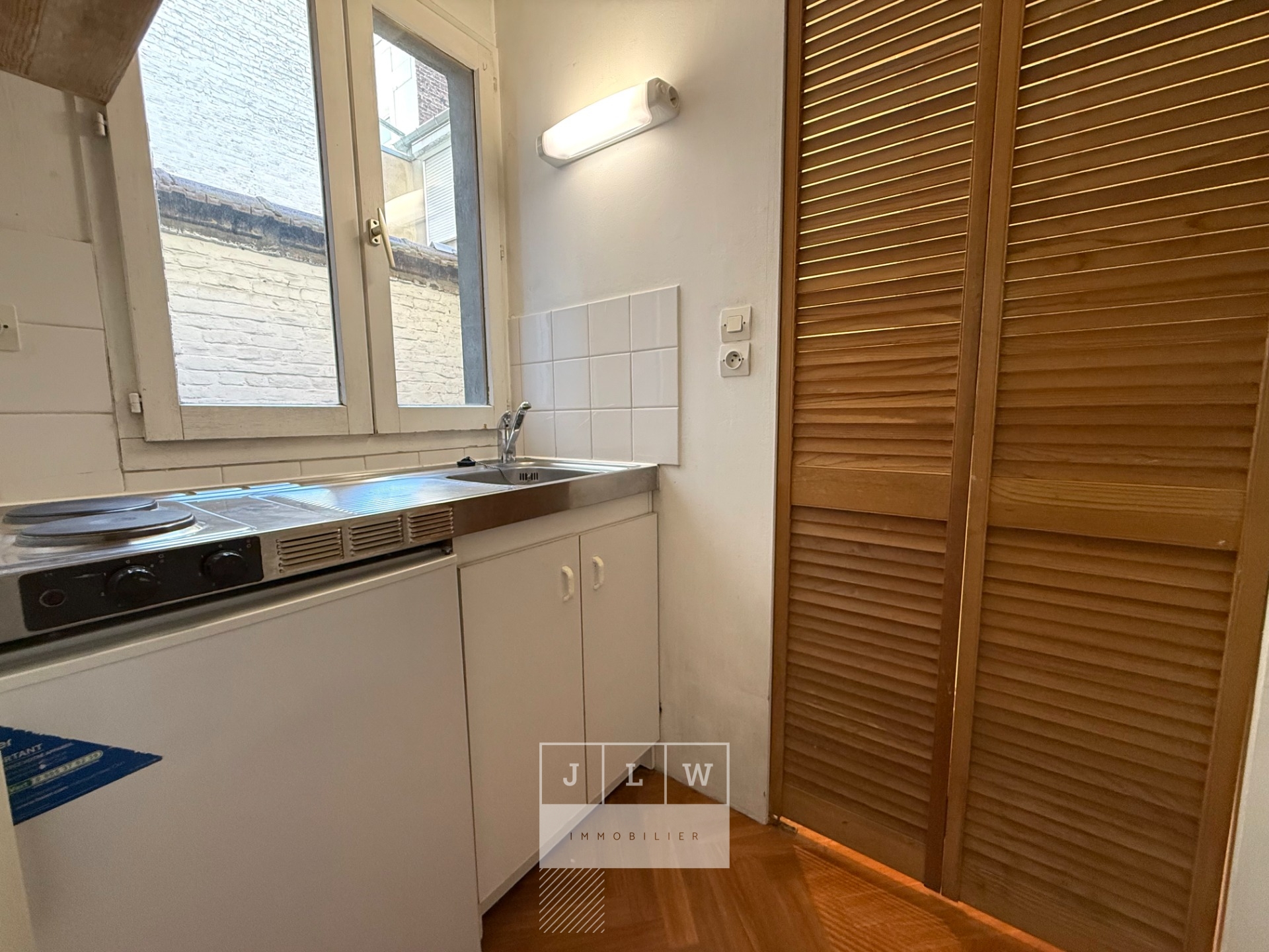 Iya sr123 studio non meuble boulevard de la liberte Photo 3 - JLW Immobilier