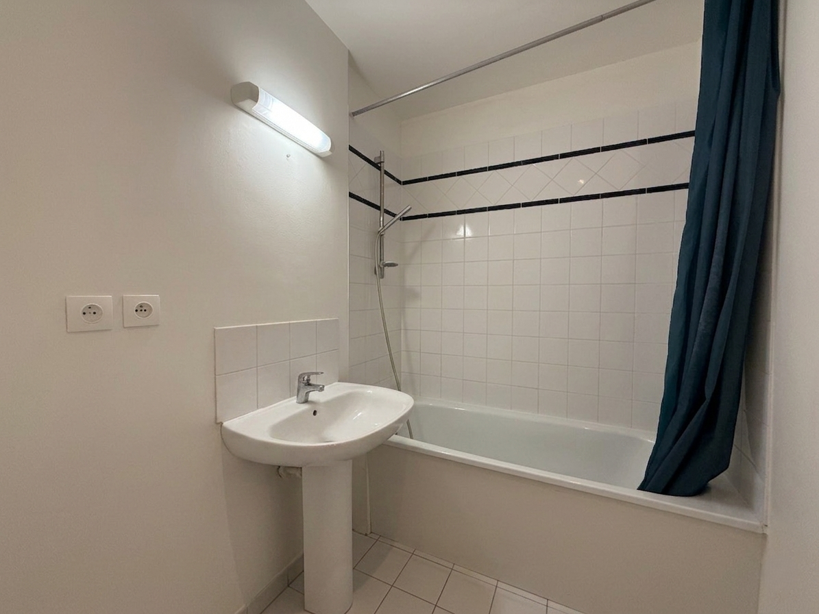 Jgd ll152 t3 non meuble av du peuple belge ideal coloc Photo 5 - JLW Immobilier Jgd ll152 t3 non meuble av du peuple belge ideal coloc Photo 5 - JLW Immobilier