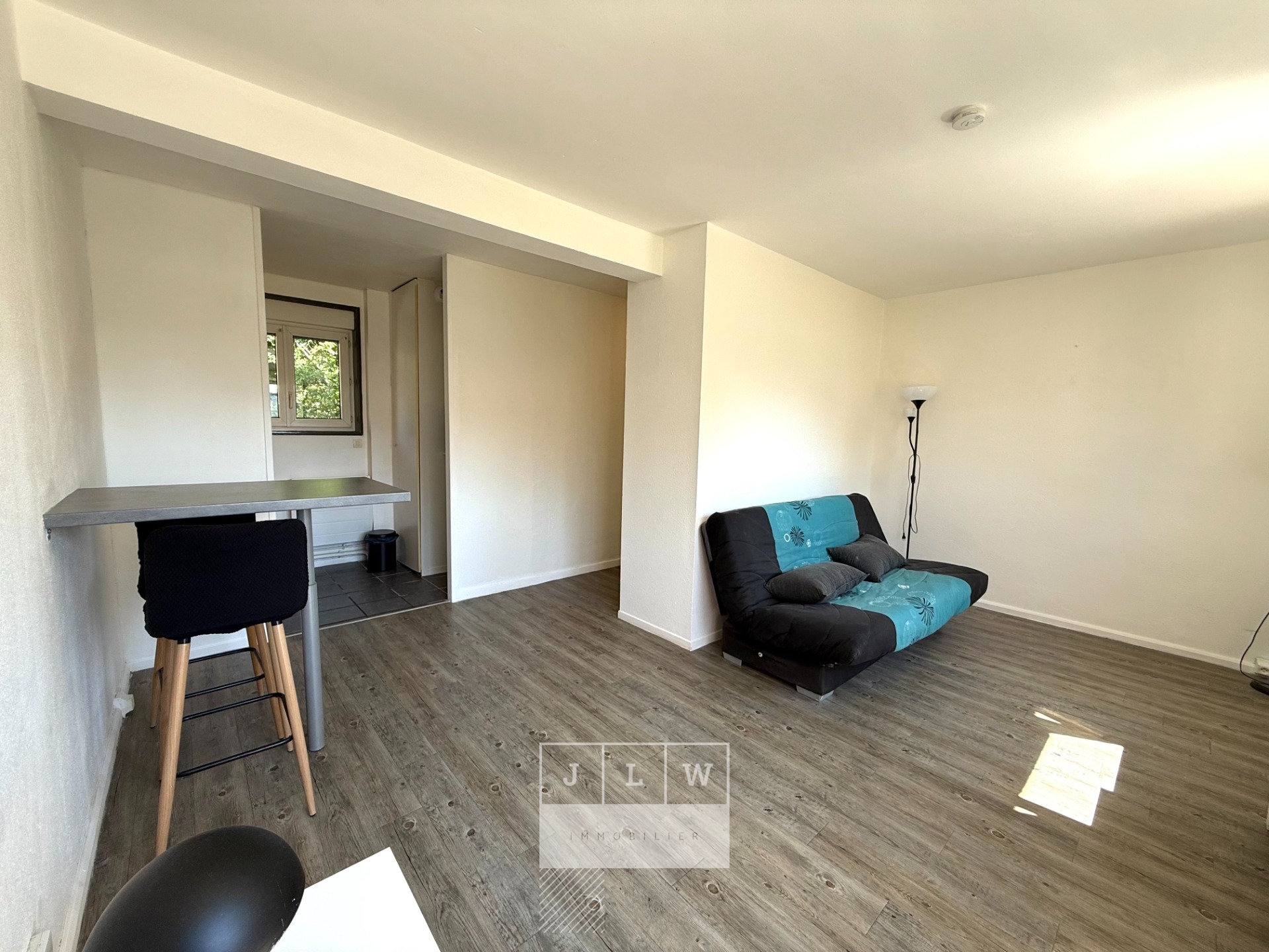 Jlm sr123 grand studio meuble 28m2 Photo 2 - JLW Immobilier Jlm sr123 grand studio meuble 28m2 Photo 2 - JLW Immobilier