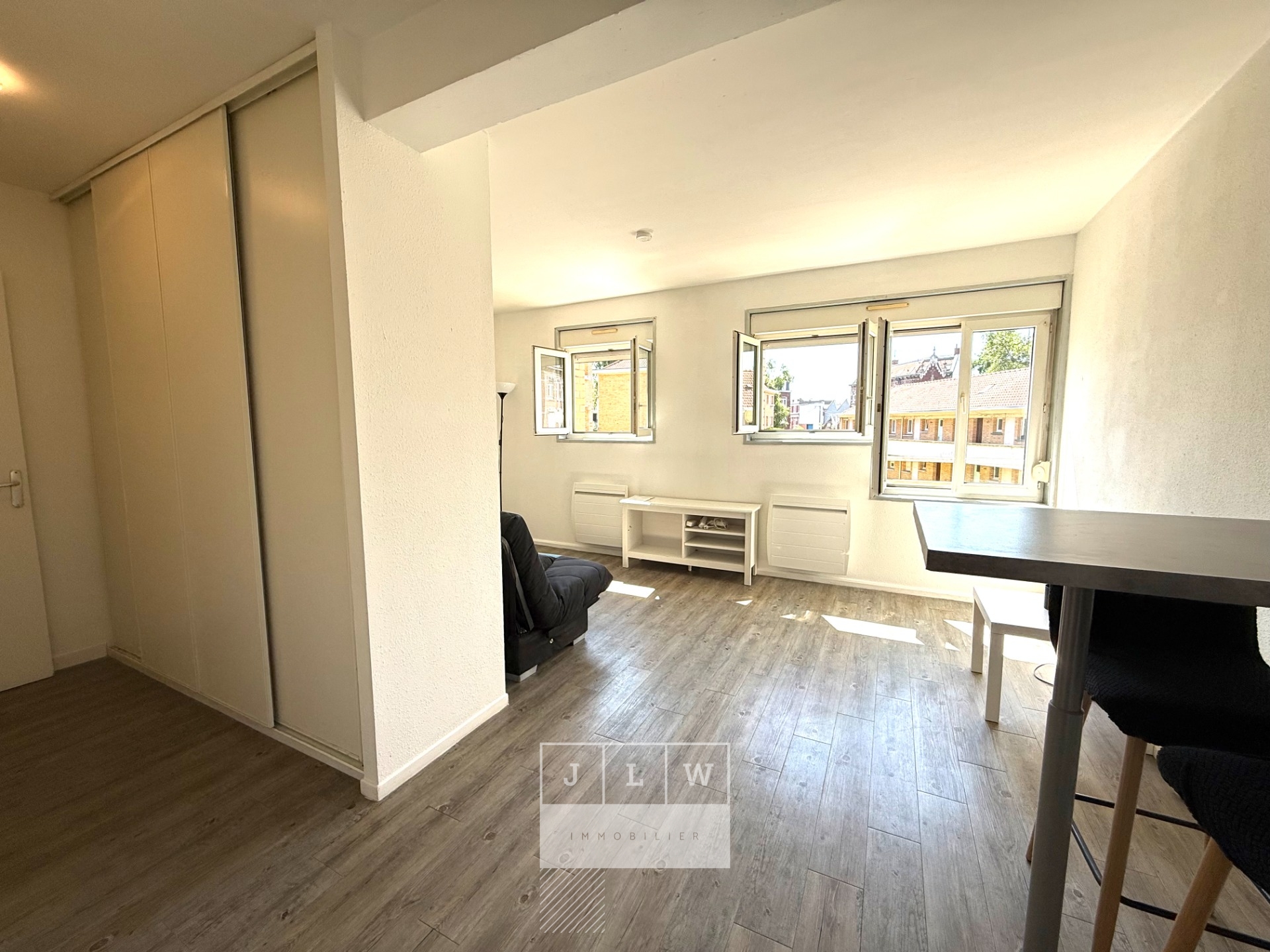Jlm sr123 grand studio meuble 28m2 Photo 3 - JLW Immobilier Jlm sr123 grand studio meuble 28m2 Photo 3 - JLW Immobilier