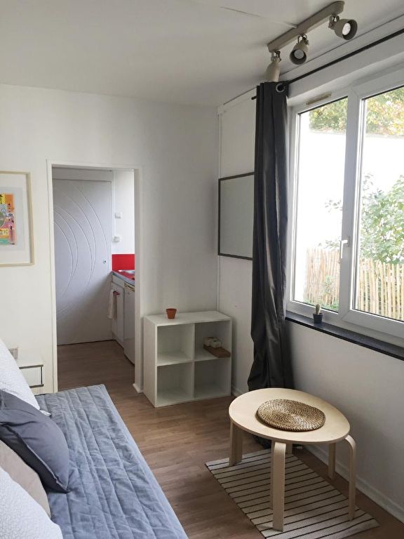 Jri sr123 studio meuble de 17 8m avec terrasse Photo 1 - JLW Immobilier Jri sr123 studio meuble de 17 8m avec terrasse Photo 1 - JLW Immobilier